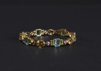 null Bracelet en or jaune (750) 18K suite de saphirs de couleur en taille carré,...