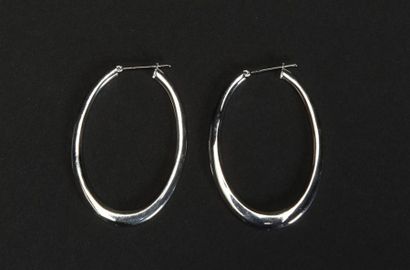 null Paire de boucles d'oreilles créoles stylisées en or blanc (585) 14K Poids :...