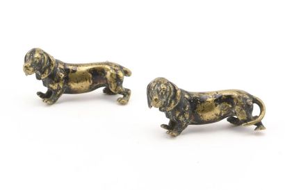 null Deux teckels en bronze patiné, Vienne vers 1900
L : 8, 5 cm