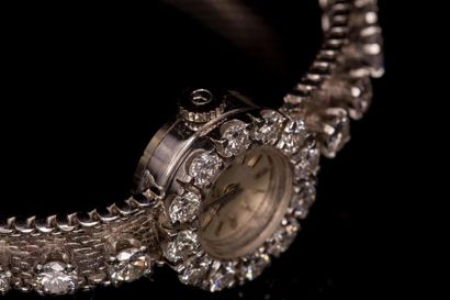 null FAVRE LEUBA Montre de dame en or blanc (750) 18K, lunette cerclée de diamants...