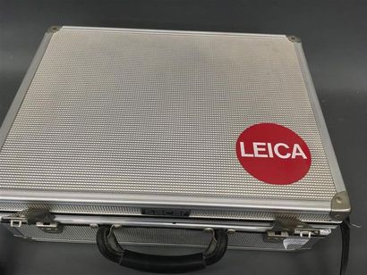 null LEICA 
 appareil photo reflex argentique optique LEITZ
 Boitier motorisé R4...