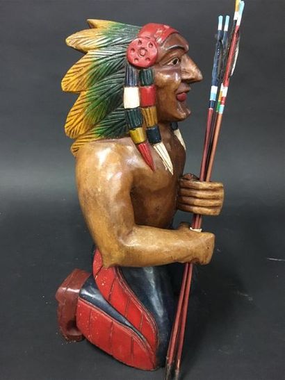 null Geronimo, sujet en bois sculpté polychrome et fleche 
H : 51 cm