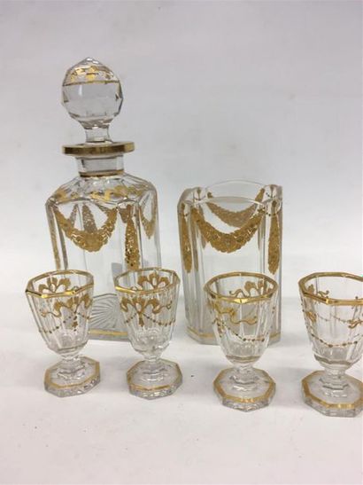null Service à liqueur en cristal et décors décor de style Louis XVI, comprenant...