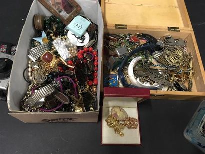 null Lot de bijoux fantaisie : bracelets, colliers