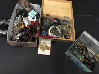 null Lot de bijoux fantaisie : bracelets, colliers