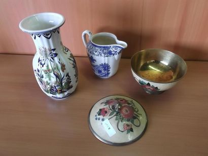 null BURGENLAND, pot à lait Villeroy et Boch , joint un vase en faïence et un sucrier...