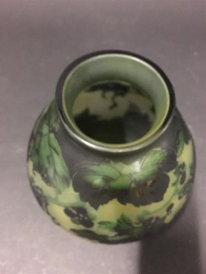null Vase Type DAUM
en verre multicouche
Signé TIP DAUM
H : 23 cm