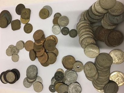 null lot de pièces divers dont 15 pièces de 10 francs argent, pièces de 5 francs...