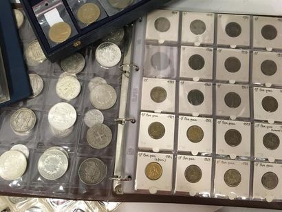 null Collection de pièces de monnaies dont 5 francs, 5 lires argent , pièces antiques...