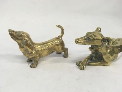 null Deux chiens en bronze doré
L : 19 et 11 cm