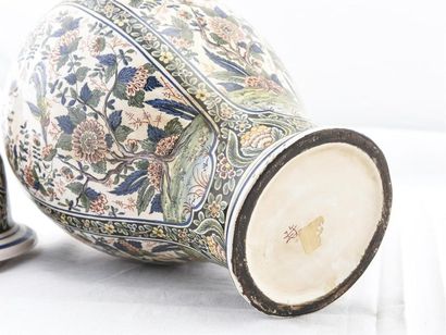 null MG, Vase couvert en faïence 
De Delft
H : 45 cm