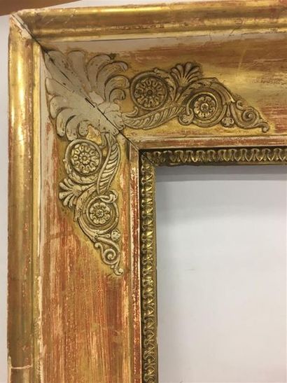 null Un cadre en bois doré décor de palmettes
Dimension intérieure : 39 x 29 cm