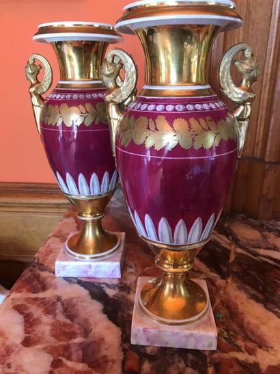 null Paire de vases fuseau en porcelaine rose
H : 28 cm