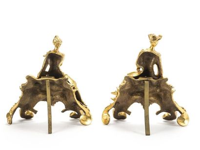 null Paire de chenets en bronze doré à décor d'un couple 
Style Louis XV
H : 28 L :...