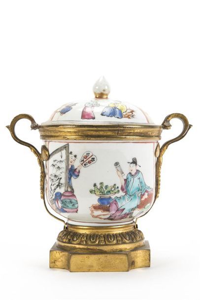 null CHINE coupe couvert en porcelaine monture en bronze doré
18ème siècle (restauration...