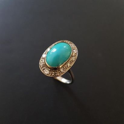 null Bague en or blanc (750) 18K, corbeille ovale, sertie clos d'une turquoise de...