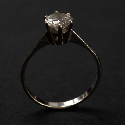 null Bague en or gris (750) 18K griffée d'un diamant taille moderne de 1 carat environ...