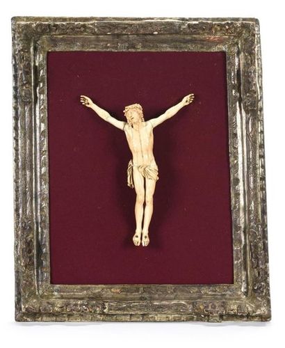 null Christ en ivoire sculpté et très finement ciselé
18ème siècle
dans un ancien...