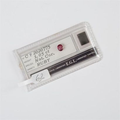 null Certificat EGL N°2020775 du 2 mars 1982. Rubis de 1,05 carat. Sur papier. E...