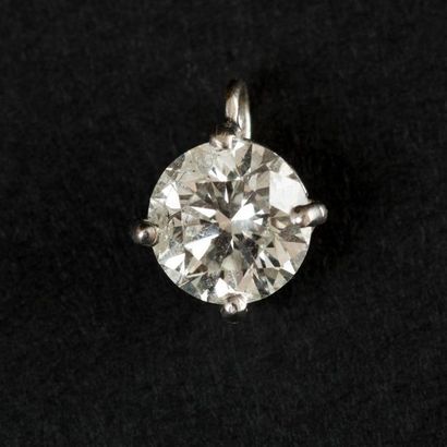 null Pendentif retenant un diamant taille ancienne de 0,70 carat environ. Monture...