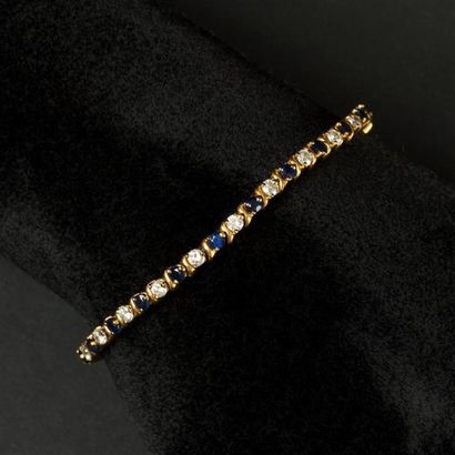 null Bracelet en or jaune (750) 18K, suite de saphirs alternés de diamants. Poids...
