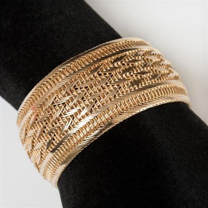 null Bracelet ruban large en or jaune (750) 18K, décor en échelle sur les bords et...