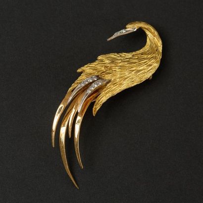 null Broche clip en or jaune (750) 18K et platine figurant une cigogne en or jaune...