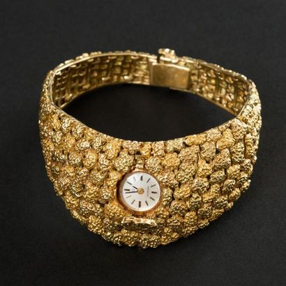 null OMEGA. Montre de dame en or jaune (750) 18K deux tons : bracelet et boîtier...