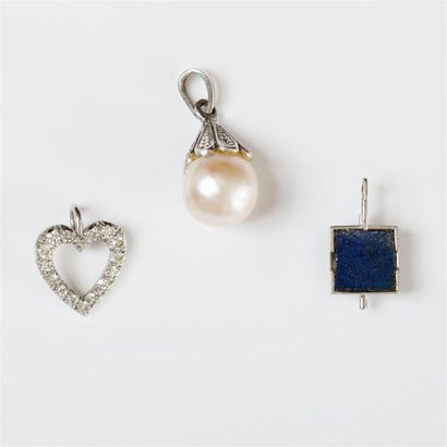 null 3 pendentifs en or blanc (750) 18K : coeur diamants, perle de culture et lapis...