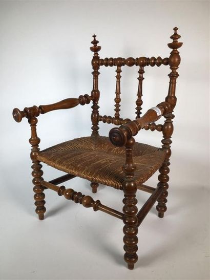 null Chaise d'enfant paillée en bois tourné
19ème siècle 
(restauration sur un b...