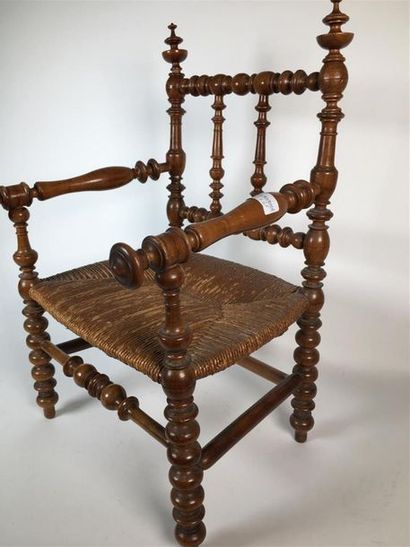 null Chaise d'enfant paillée en bois tourné
19ème siècle 
(restauration sur un b...