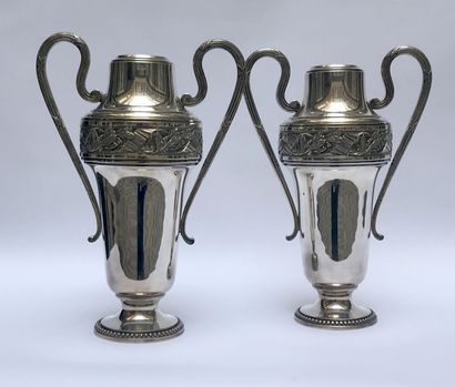 Paire de vases en métal argenté à décor d'une...