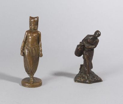 Deux statuettes en bronze : une danseuse...