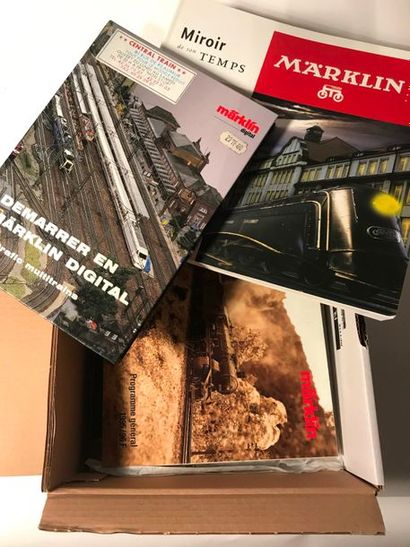 MÄRKLIN. 2 Livres et 3 catalogues.

T.B....