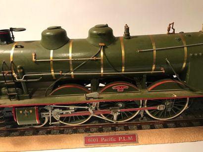null Locomotive 6001 Pacific P.L.M.

Longueur 73 cm. En métal blanc, avec rail de...