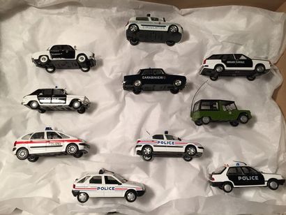 null NOREV 1/43e - POLICE - 40 véhicules. 

Voitures et camionnettes France, Allemagne,...