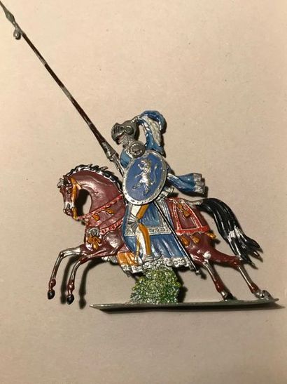 null Figurines d’étain - Moyen-Âge. Un chevalier au galop avec lance, bras articulés....