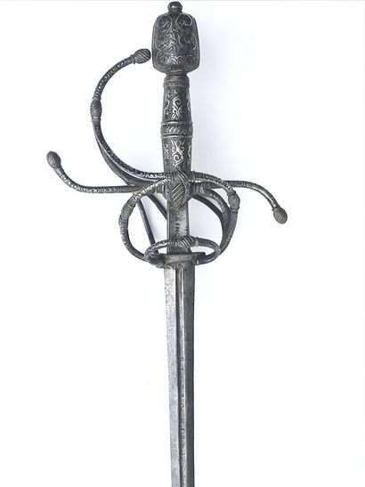 null Officer's rapier. Germany around 1600. Iron frame with sinuous branches, handle...