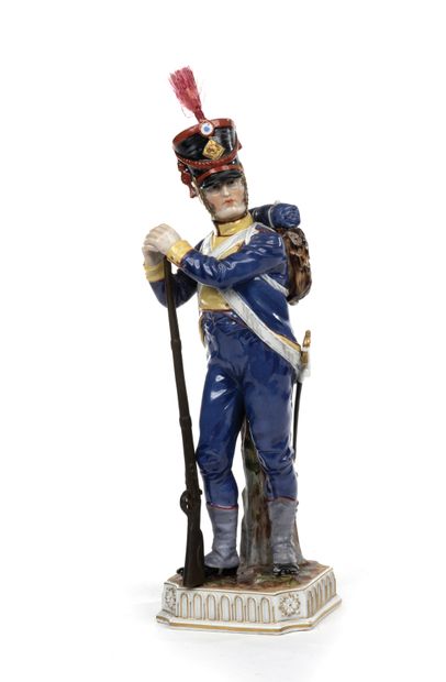 null 1st Empire. Foot soldier of Neufchatel. Large porcelain figure of 26 cm. With...