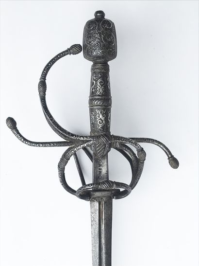  Officer's rapier. Germany around 1600. Iron frame with sinuous branches, handle...