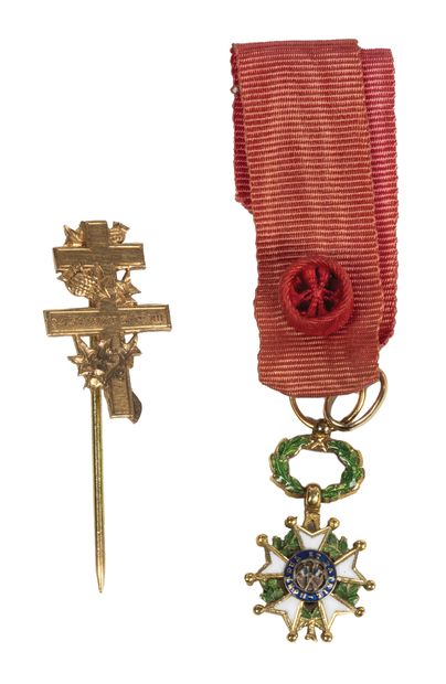null Two pieces. A gold Legion of Honor of officer IVth Republic, miniature size....