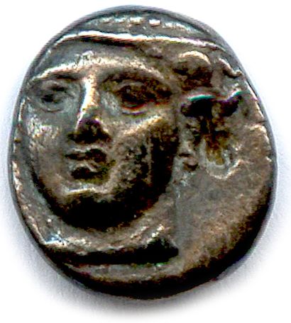 null THRACE - AENOS 402-360

Head of Hermes facing, wearing a rimless petasus and...