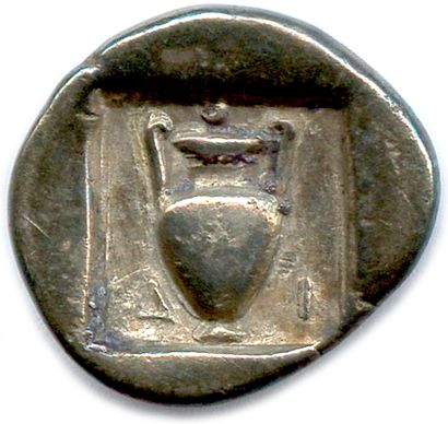 null BOEOTIA - THEBES 458-456

Boeotian shield. R/. Amphora within a hollow square....
