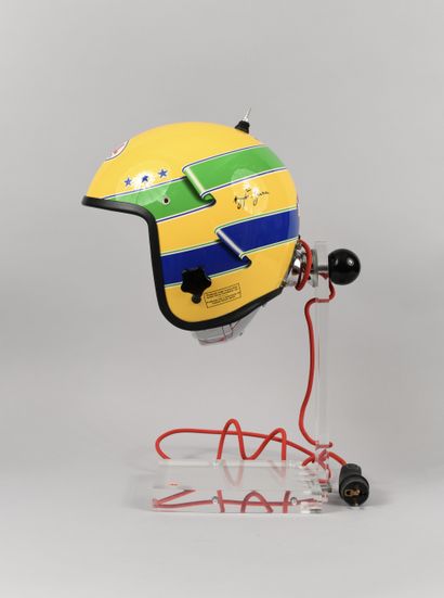 null Helmet of Ayrton Senna. Replica 1/1 of the Bell brand. Lamp mounting on plexiglass...