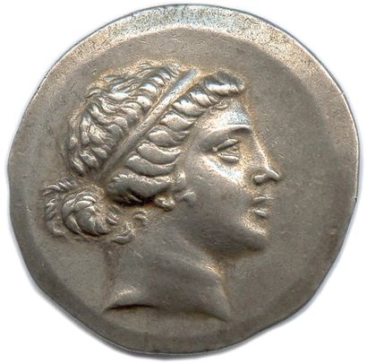 null AOLIDUS - CYME circa 160 B.C.

Diademed head of the nymph on the right. R/....