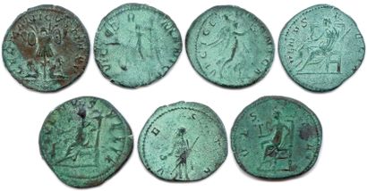 null Sept antoniniens en bronze de Gallien et de Salonine. Recouverts de vert de...