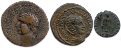 COLONIES ROMAINES 

Trois monnaies en bronze...