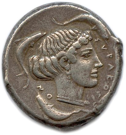  SICILE - SYRACUSE 2e démocratie 466-406 
Tête de la nymphe Aréthuse à droite, les...