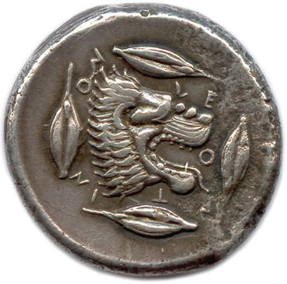  SICILE - LÉONTINI 476-468 
Tête laurée l'Apollon à droite, les cheveux relevés....