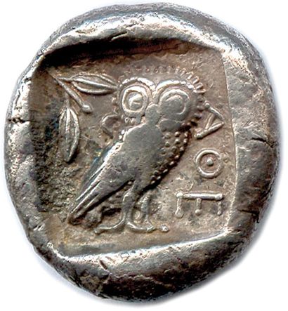  ATTIQUE - ATHÈNES 460-465 
Tête d’Athéna à droite (l'œil de face), coiffée d'un...